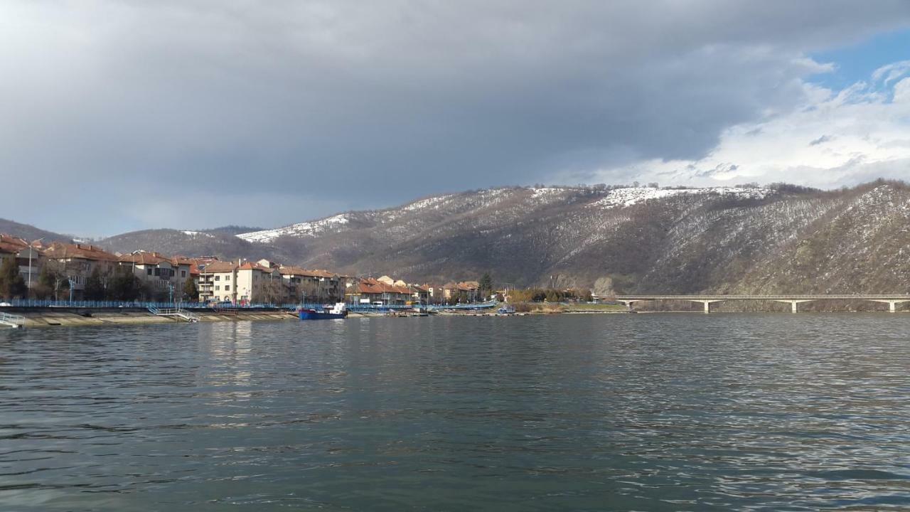 The View Apartment Orşova Exterior foto